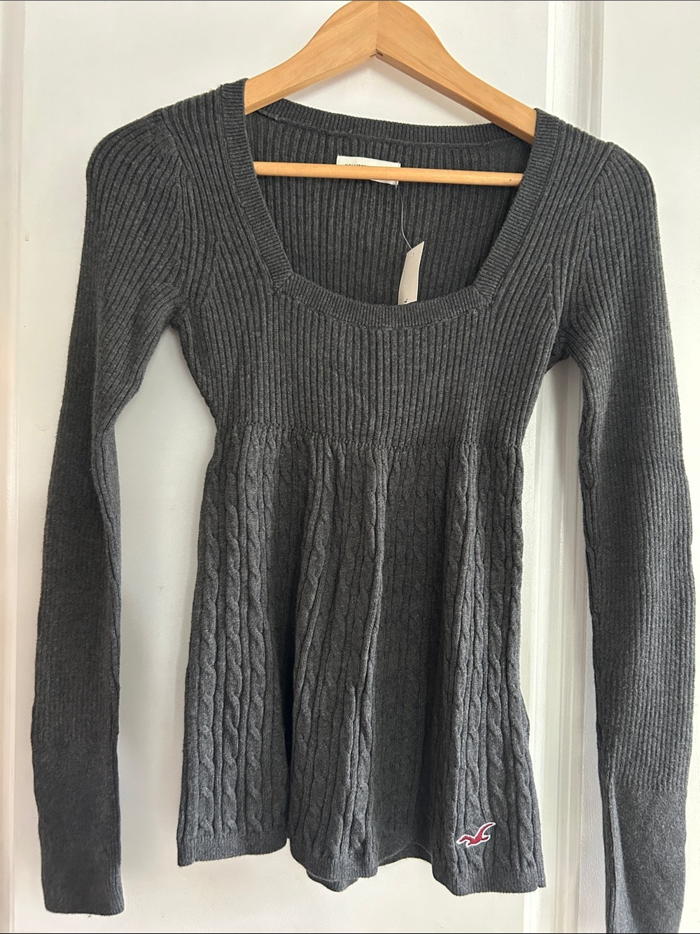 NWT Hollister Dark Gray Cable Knit Scoop Neck Sweater Women’s XS